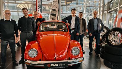 Bild: fz
Das neue Verkaufsteam um Verkaufsleiter Manuel Marx: von links: Holger Kirschsieper, Philipp Schuhmann, Helmut Wildenauer, Elias Maschke, Manuel Marx und Berthold Raab.