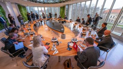 Bild: Peter Kneffel/dpa
Binnen 24 Stunden will das Kabinett den Nachtragshaushalt festzurren. (Archivbild)