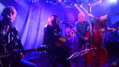 Bild: Kunz
"Gabi & Stampi & Wolfi" standen am Freitagabend als Quartett auf der Bühne im "Parapluie" in Weiden.
