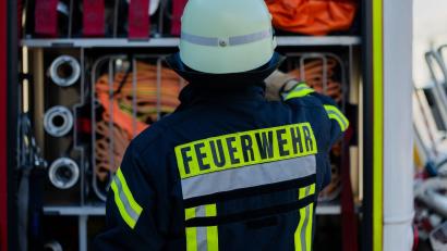 Bild: Rolf Vennenbernd/dpa
Die Feuerwehr brachte das Feuer ohne ein Übergreifen auf Nachbargebäude in den Griff. (Archivbild)