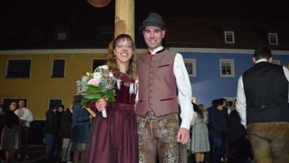 Bild: mh
Alina Kreuzer und Dominik Hirsch heißt das neue Oberkirwapaar von Luhe. Bild: Enrico März /exb