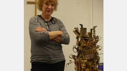 Bild: rn
Künstlerin Susanne Neumann präsentiert ein Modell ihres "Fontana del Popolo".
