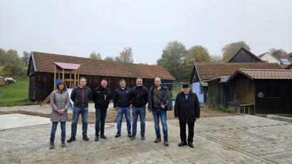 Bild: Sarah Weiß, ALE Oberpfalz/exb
Die Neugestaltung der Dorfmitte in Weidenthal im Zuge der Dorferneuerung ist abgeschlossen.