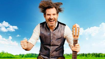 Bild: Bernd Schaffrath/exb 
Der Musikkabarettist Vogelmayer ist mit seinem Programm "Lebensfreude" auf Tour.
