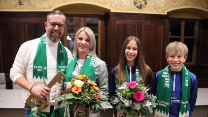 Bild: jma
Die neuen Hoheiten in Auerbach: Tobias I., Nadine I., Anna II und Fynn I. (von links).