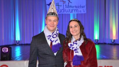 Bild: jr
Annalena I. und Johannes I. sind das neue Prinzenpaar des Mitterteicher Gaudiwurms. Die beiden kommen aus Leonberg und sind auch privat seit mehr als drei Jahren ein Paar.