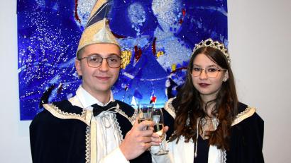 Bild: wro
Das neue Prinzenpaar der Wiesauer Faschingsgesellschaft Weiß-Blau kommt aus Erbendorf: Leonie I. und Justin I..