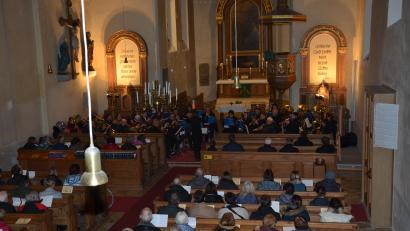 Bild: dob
Mit einem prächtigen Bläserkonzert gratulierte der Evangelische Bezirksposaunenchor aus Weiden der Stadt Vohenstrauß zum 900-jährigen Stadtjubiläum.