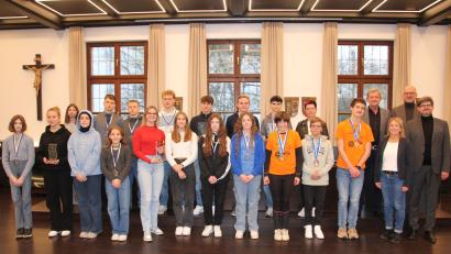 Bild: kro
Der Arbeitskreis Sport in Schule und Verein zeichnete die besten Sportlerdes Landkreises Tirschenreuth aus.