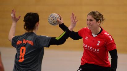 Bild: mhs
Teresa Fröhlich (rechts) und die Oberliga-Handballerinnen der HSG Nabburg/Schwarzenfeld müssen am Samstag gegen den TSV Roßtal ran.