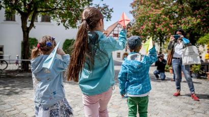 Bild: Marcus Rebmann
Im "Fliegenden Klassenzimmer" können Kinder ihre Kreativität zum Thema Luft freien Lauf lassen.