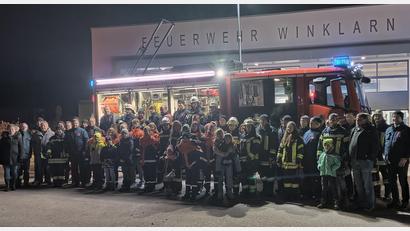 Bild: amö
Die Freude bei der Feuerwehr und der Bevölkerung ist groß, als das neue Fahrzeug in Winklarn eintrifft.