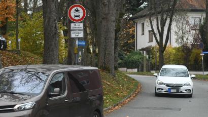 Bild: Gabi Schönberger
Die nächtliche Durchfahrtssperre an der Felixallee in Neustadt/WN soll aufgehoben werden.