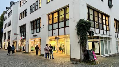 Bild: Gabi Schönberger
Für die Ladenzeile in der Wörthstraße gibt es neue Pläne.