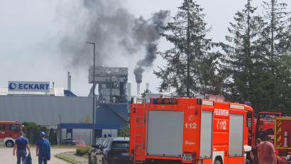 Bild: Hösamer
Auf dem Gelände eines Unternehmens in Wackersdorf ist am Samstagvormittag ein Feuer ausgebrochen.