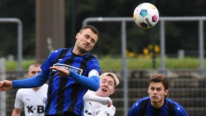 Bild: btg
Kapitän Mauricio Göhlert (Beim Kopfball/Szene aus einem früheren Spiel) kehrt bei der SpVgg SV Weiden in die Mannschaft zurück.