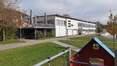 Bild: Portner
Erhalt gesichert: Das Emil-Kemmer-Haus/Soldatenheim in Oberviechtach punktet mit einem Saal für Großveranstaltungen, Restaurant, Spielplatz, Terrasse und Kegelbahn.