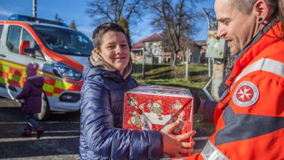 Bild: Marcel Kohler / Johanniter Weihnachtstrucker
Auch in diesem Jahr sammeln die Johanniter Weihnachtstrucker Päckchen für Kinder und Familien in Rumänien. Auch Bürger aus Pleystein und Georgenberg helfen mit.