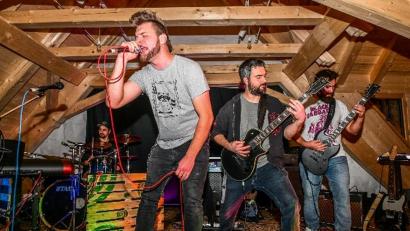 Bild: Sigi Steinkohl/exb
Musik aus verschiedenen Genres stand bei der "Open Stage" des Kulturvereins Erbendorf im Bürgerhaus auf dem Programm.