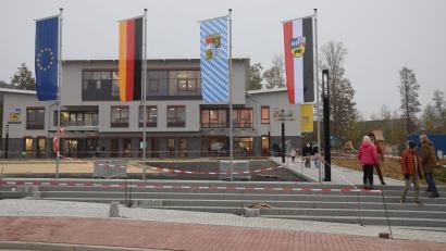 Bild: bö
Hunderte von Ebermannsdorfern nutzen den Tag der offenen für einen Besuch im Rathaus und im Kindergarten Sonnenschein 2.
