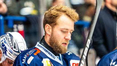 Bild: Elke Englmaier
Dominik Bohac von den Blue Devils Weiden muss die nächsten beiden Spiele zuschauen.