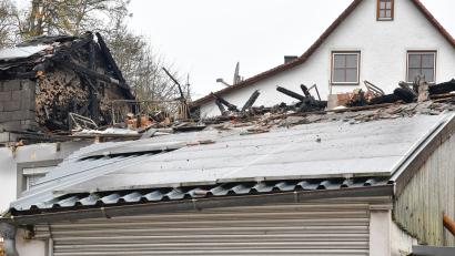 Bild: Petra Hartl
Bei einem Dachstuhlbrand in Heimhof Anfang November ist auch eine Photovoltaik-Anlage auf dem Haus und einer benachbarten Garage in Mitleidenschaft gezogen worden.