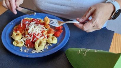 Archivbild: td
Pasta gehören zu den Lieblingsspeisen der Deutschen. Manchmal sind sie gefüllt, etwa die runden Tortellini oder Tortelloni. Solche Nudeln sollen bei mehreren Gästen eines Restaurants eine Art Lebensmittelvergiftung ausgelöst haben. Jetzt ermittelt die Kriminalpolizei.
