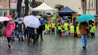 Bild: Stadt Kemnath/exb
Vor allem Kinder bestimmten das Bild beim letzten Wochenmarkt in diesem Jahr.