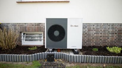 Symbolbild: Daniel Reinhardt/dpa
Eigenheimbesitzer, die ihre Heizungsanlage von Öl oder Gas auf eine Wärmepumpe umgestellt haben, sollen sich beim Zentrum für erneuerbare Energien und Nachhaltigkeit (ZEN) melden.