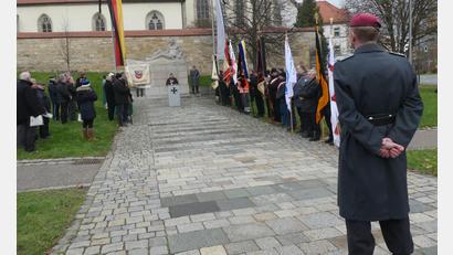 Bild: Walther Hermann
Bürgermeister Marcus Gradl: "Der Volkstrauertag ist ein Tag der Erinnerung, aber auch des Appells, den Frieden in unseren eigenen Händen zu tragen."