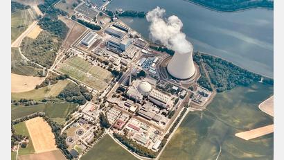 Bild: Marco Hadem/dpa
Aus der Politik mehren sich wieder Aussagen, wonach das Kraftwerk Isar 2 wieder zur Energiegewinnung genutzt werden kann. Der Betreiber sieht das anders. (Archivbild)