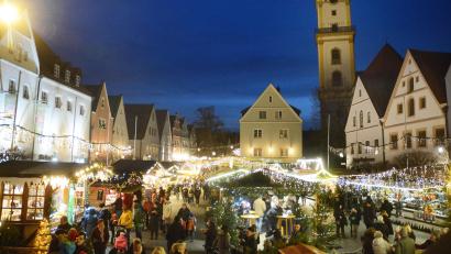 Archivbild: Gabi Schönberger
Der Christkindlmarkt in Weiden ist einer der größten der Region. Unsere Übersicht soll aber auch auf kleinere Märkte aufmerksam machen.