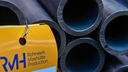 Bild: Petra Hartl
„Rohrwerk Maxhütte Production“, so lautet der neue Name des Sulzbach-Rosenberger Röhrenherstellers nach dem Kauf durch den Stahlbranchen-Experten Edwin Eichler. Ein Ausbau der Produktion sei jetzt das Gebot der Stunde.