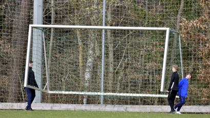 Symbolbild: Hubert Ziegler
Alle Tore abräumen und den Fußballplatz winterfest machen: Das trifft seit Dienstag auf alle Bezirksligisten zu.
