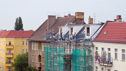 Bild: Soeren Stache/dpa
Bauherren werden künftig dazu verpflichtet, Dachgeschossausbauten bei der Gemeinde anzuzeigen.