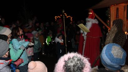 Archivbild: pi
Der Besuch von Sankt Nikolaus darf bei den Adventsmärkten nicht fehlen.