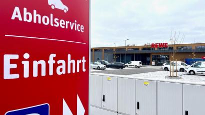 Bild: Gabi Schönberger
133 Parkplätze stehen am Rewe-Markt bereit. Anwohner befürchten, dass Kunden auch Anwohnerparkplätze blockieren könnten.