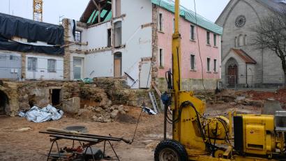 Bild: do
Im Spannungsfeld zwischen den Interessen der Stadt und der Archäologie "buddeln" derzeit Experten der Bodendenkmalpflege im Grafenwöhrer Untergrund nach Zeugnissen vergangener Epochen.