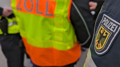Bild: Bundespolizei
Die Bundespolizei Waidhaus vollstreckte gegen einen Dieb und einen Verkehrssünder Haftbefehle.