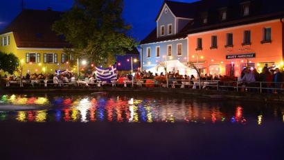Archivbild: bey
Ganz im Zeichen verschiedener Länder steht das Multi-Kulti-Fest in Pleystein seit mehr als 15 Jahren. Im August sorgte ein ausländerfeindlicher Vorfall für Entsetzen und Ermittlungen.