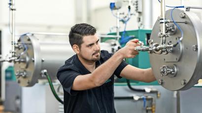 Bild: Netzsch/exb
Allein 1250 Mitarbeiterinnen und Mitarbeiter beschäftigt Netzsch im Geschäftsbereich Mahlen und Dispergieren. In diesem Jahr feiert die Netzsch Feinmahltechnik GmbH ihr 50. Jubiläum.