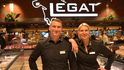 Bild: jr
Stefan und Claudia Legat in ihrem neuen Markt in Waldsassen.