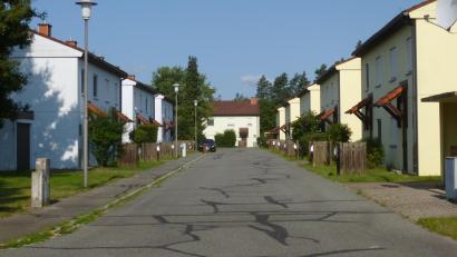 Bild: bk
Nur noch 4 der 78 Doppelhaushälften sind bis vor Weihnachten in der St.-Lorenz- und Von Steuben-Straße der US-Housing Area bewohnt. In zehn bis zwölf sollen im Sommer Flüchtlinge unterkommen.