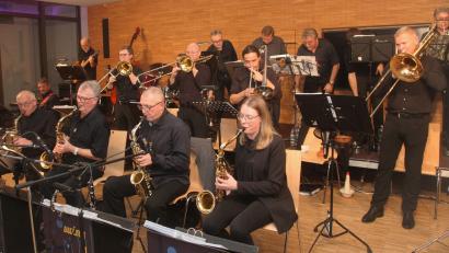 Bild: Hirsch
Mit einem Konzert im Schwandorfer KMK-Saal feiert die Bigband "Swing-a-ling-ding" das 25-jährige Bestehen.
