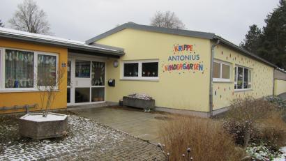 Bild: fg
Diese Ansicht gibt es bald nicht mehr: Der Antonius-Kindergarten in Hirschau wird abgerissen und neu gebaut. Nur der Keller wird weiter genutzt.
