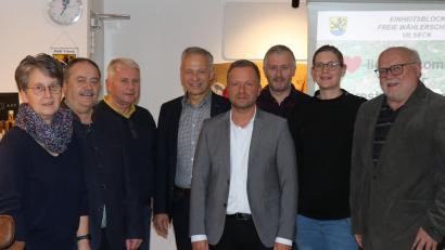 Bild: Wilhelm Ertl
Mandatsträger der FW und Vorstandsmitglieder bei der Jahreshauptversammlung der Wählergruppe Einheitsbock Freie Wählerschaft“ (von links): Monika Krieger, Peter Dotzler, Franz Zeilmann, Thorsten Grädler, MdL Bernd Heinisch, Andreas Lukesch, Lisa Dotzler, Wilhelm Ertl.
