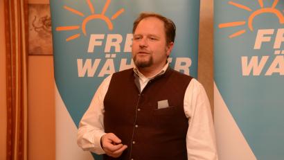 Bild: bey
Hubert Schicker ist Direktkandidat der Freien Wähler für die Bundestagswahl im Wahlkreis für die Stadt Weiden sowie Landkreise Neustadt/WN und Tirschenreuth.