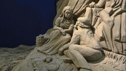Bild: Francesco Tecchio/Lignano Sabbiadoro/dpa
Bis Anfang Februar 2025 ist die Sandkrippe in Lignano Sabbiadoro zu besichtigen. Die „Presepe di sabbia“ ist die berühmteste Sandkrippe Italiens.