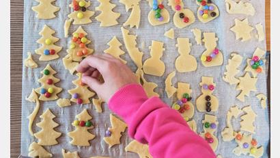 Bild: Daniel Bockwoldt/dpa
Weihnachtsplätzchen sind bei vielen Menschen in Deutschland sehr beliebt. (Symbolbild)