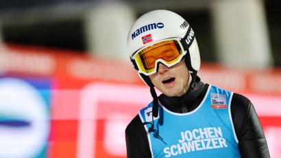 Bild: Geir Olsen/NTB/dpa
Der Norweger Kristoffer Eriksen Sundal entging in der Qualifikation von Lillehammer knapp einer möglichen Katastrophe.